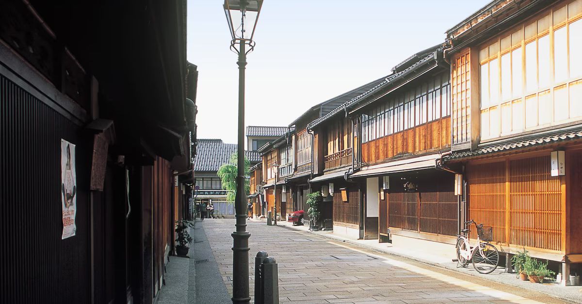 EVA Air Komatsu Office in Japan